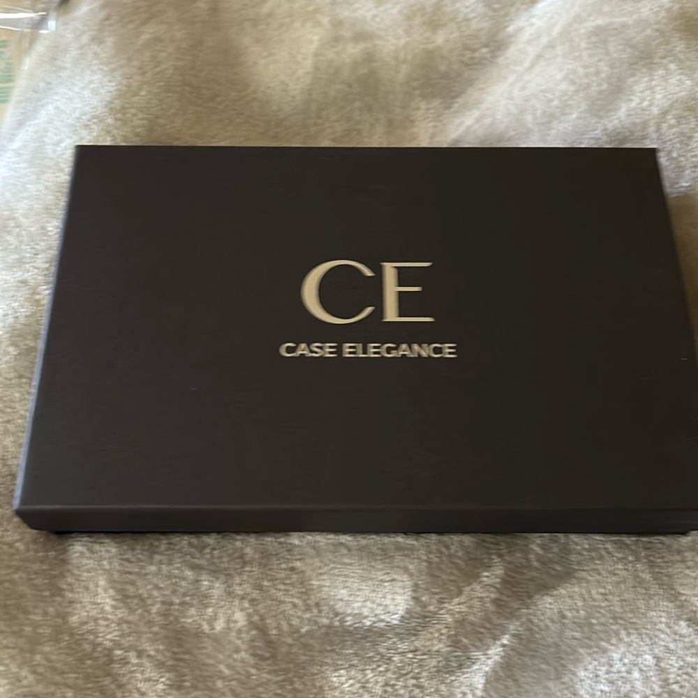 Travel jewelry case